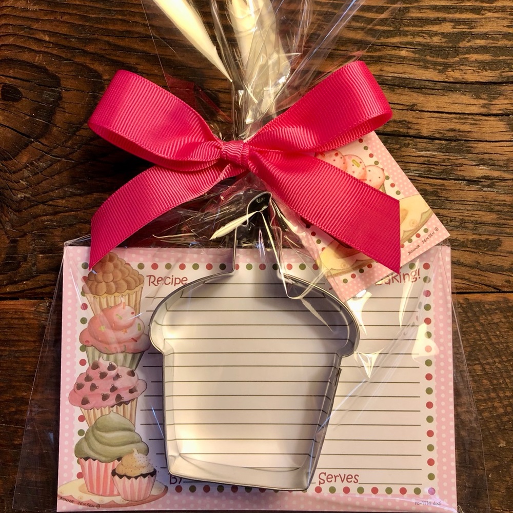 Cupcakes recipe cards and cookie cutter gift set